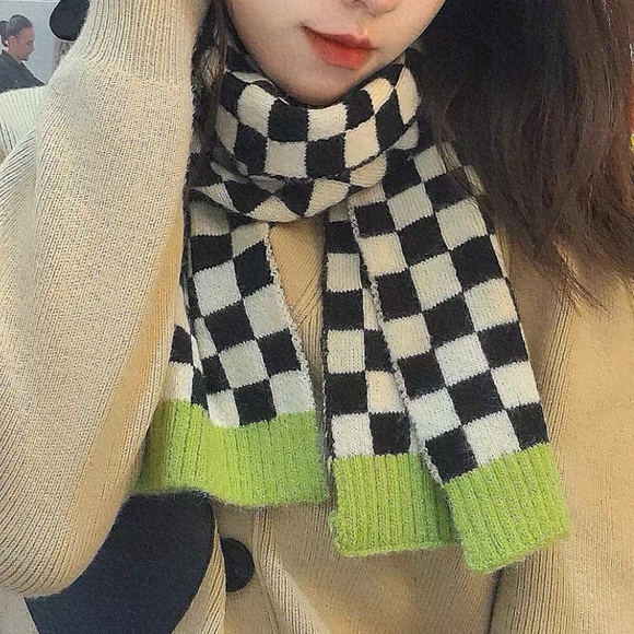 Free add-on | checkerboard scarf - Picture 2 of 3